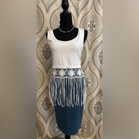 LulaRoe Versatile Pencil Skirt - Size Medium - Picture 7 of 9